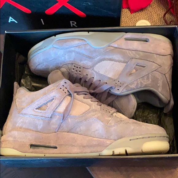 Jordan 4 Kaws - Picture 3 of 3